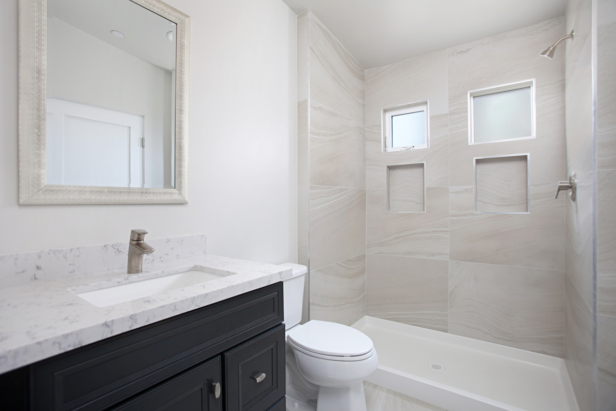 5844 Lauretta Bathroom Photos