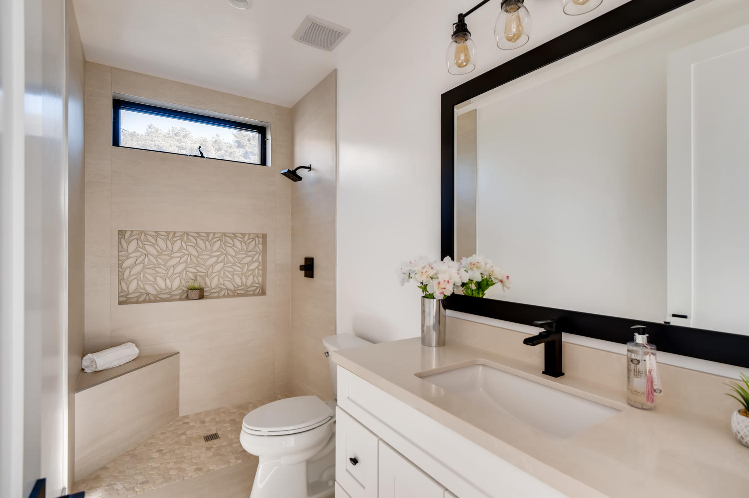 1039 Van Nuys St San Diego CA-large-018-019-Bathroom-1500x999-72dpi