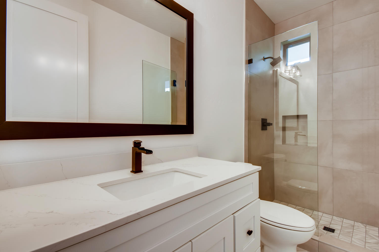 1041 Van Nuys Interior - Bathroom