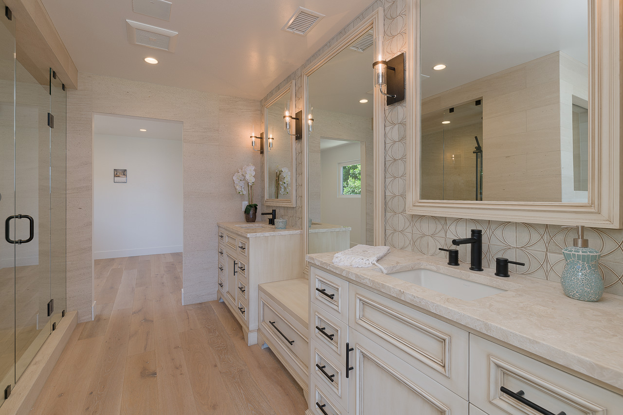 5445 Calumet Interior - Bathroom