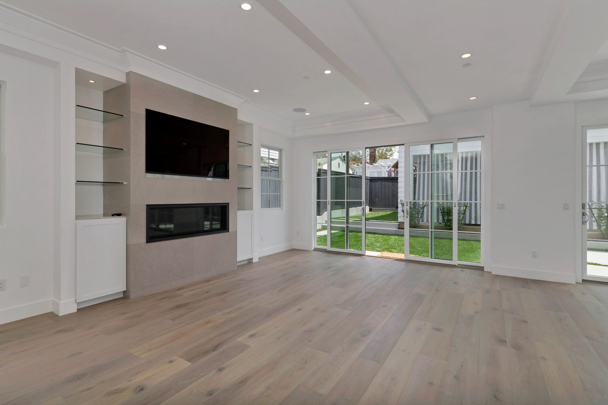 5543 Waverly Fireplace Photo